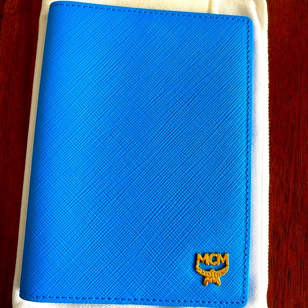 MCM passport holder❤️